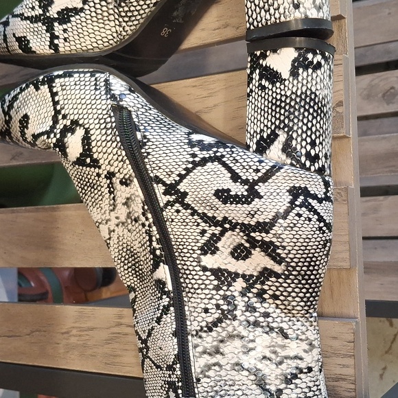 Snakeskin Patterned Ankle Boots - Picture 8 of 8